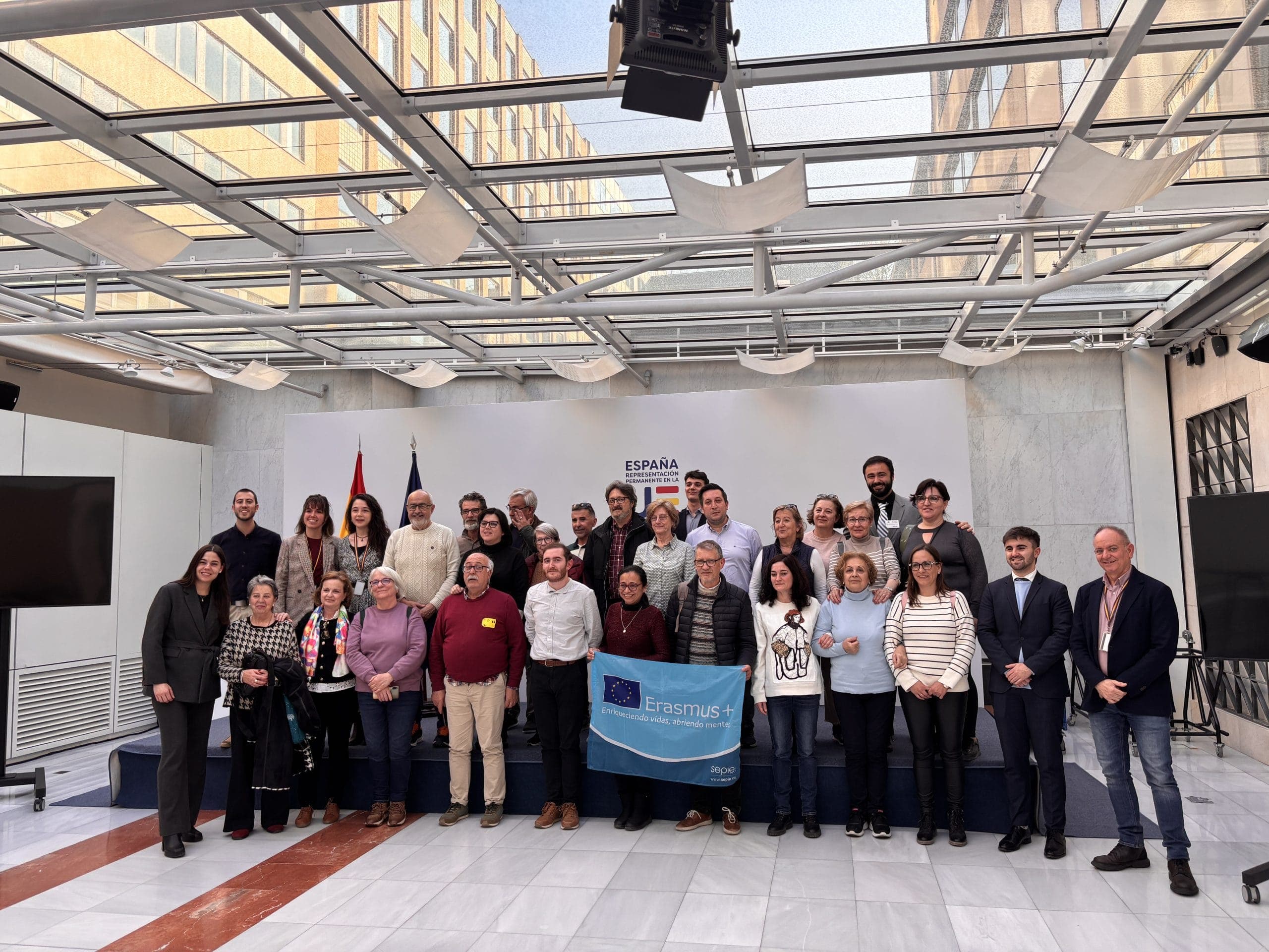 La Fundación Finnova organiza jornadas formativas y culturales sobre la Unión Europea para estudiantes de la Universidad Popular de Caudete