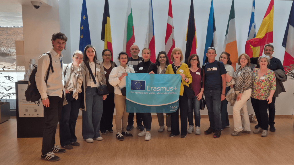 La Fundación Finnova acerca las instituciones europeas al alumnado adulto de la Universidad Popular de Caudete en Bruselas